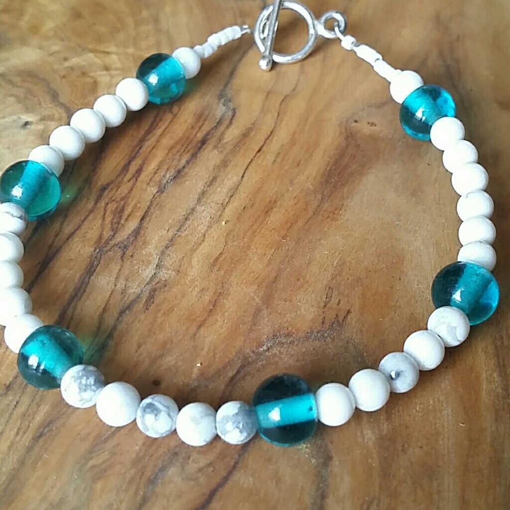 NWOT Jade and White bracelet